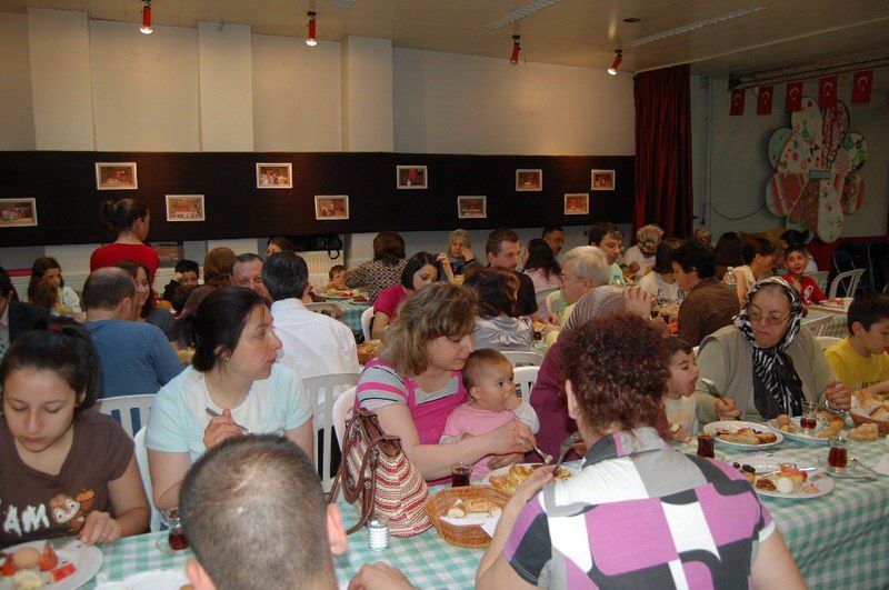 BADD GELENEKSEL KAHVALTISINDA ANNELERİ UNUTMADI