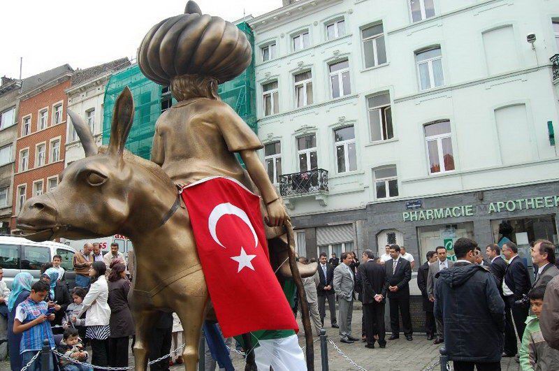 Hoca Avrupa'nın merkezinde maya çaldı