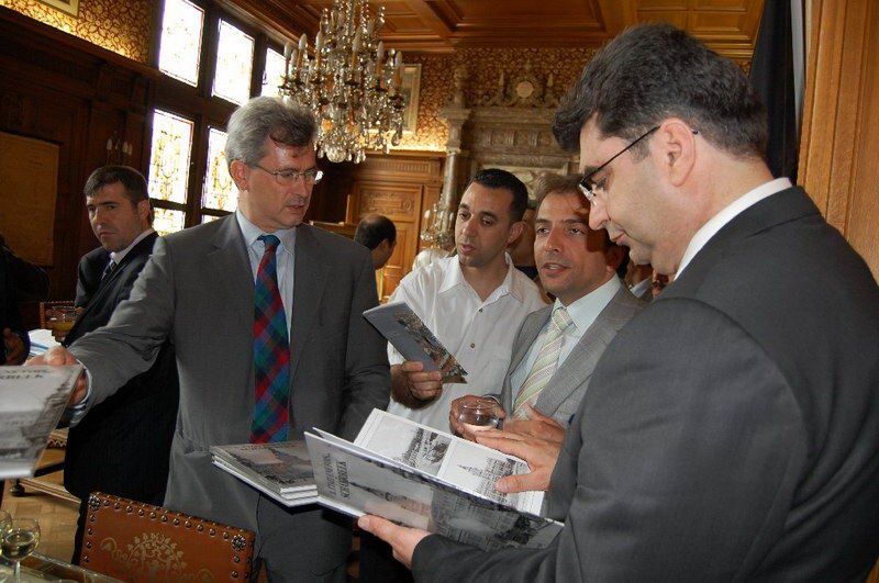 Hoca Heyetine Schaerbeek Belediyesinide kokteyl