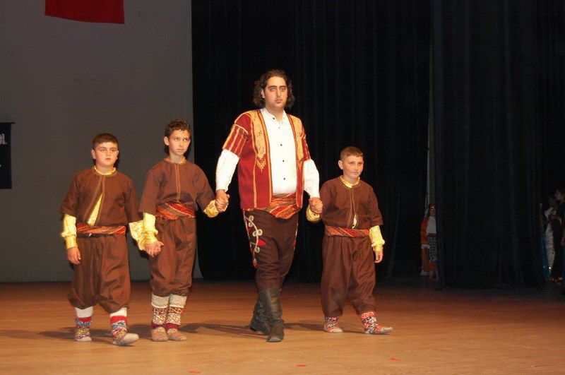 Hint ve Türk dostluk gösterisi ayakta alkışladı