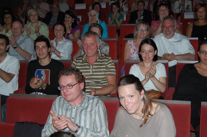 Hint ve Türk dostluk gösterisi ayakta alkışladı