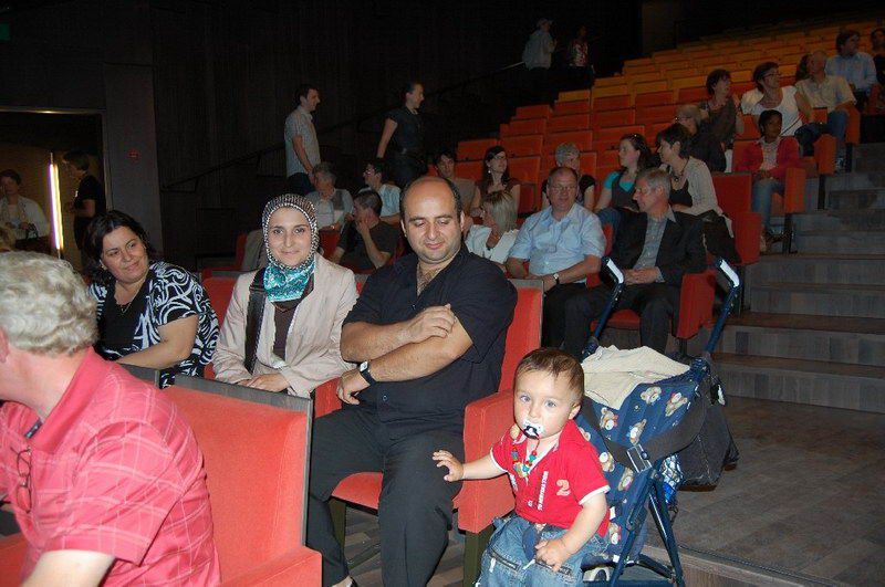 Hint ve Türk dostluk gösterisi ayakta alkışladı