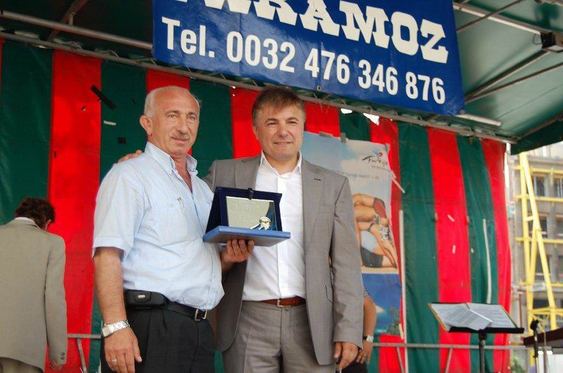 AB'nin merkezinde horon oynayıp hamsi yediler...