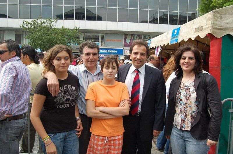 AB'nin merkezinde horon oynayıp hamsi yediler...