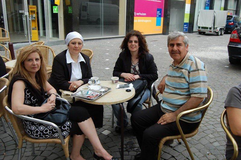 AB'nin merkezinde horon oynayıp hamsi yediler...