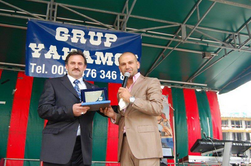 AB'nin merkezinde horon oynayıp hamsi yediler...