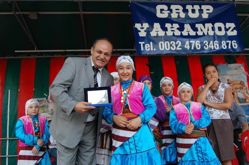 AB'nin merkezinde horon oynayıp hamsi yediler...