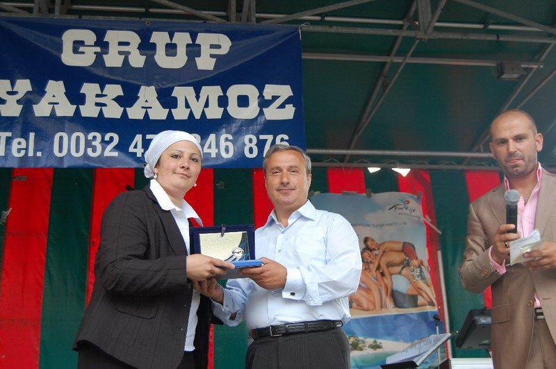 AB'nin merkezinde horon oynayıp hamsi yediler...