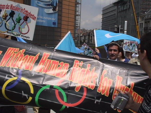 Uygur Türkleri Çin'i protesto etti.