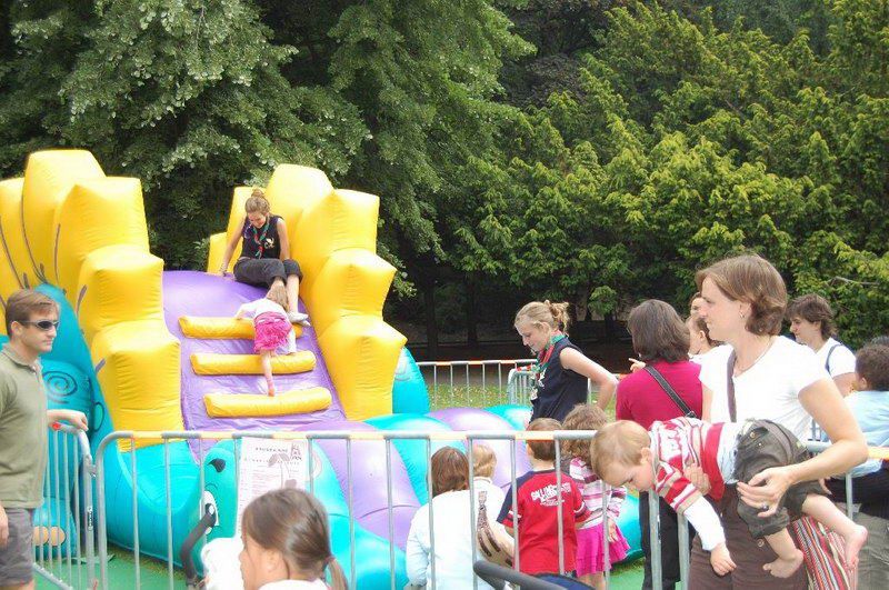 Schaerbeek'te Kiraz Festivali coşkuluydu