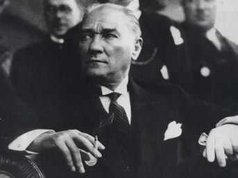 Atatürk'e çirkin saldırı