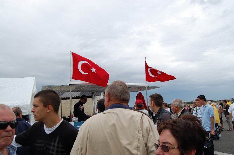 Türk Yıldızlarının  Belçikadaki gösterileri herkesi büyüledi.