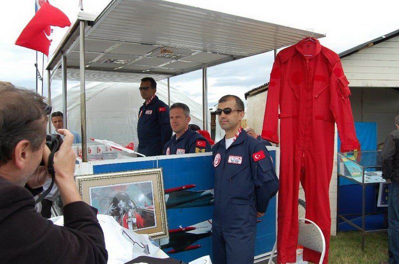 Türk Yıldızlarının  Belçikadaki gösterileri herkesi büyüledi.