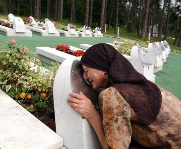 Bosna soykırımnda şehit olanları rahmetle anıyoruz