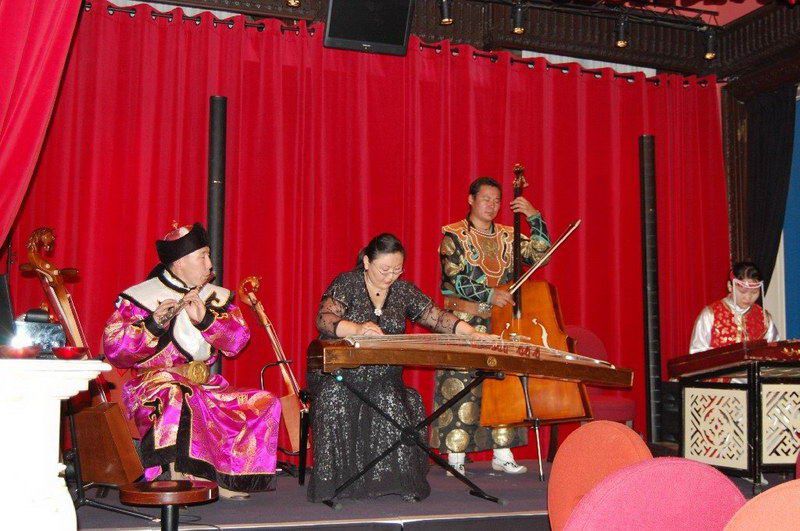 Moğol gruplarından mükemmel konser