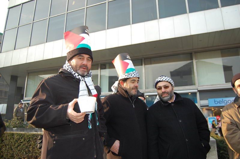 BRÜKSEL'DE ONBİNLER İSRAİL'İ LANETLEDİ