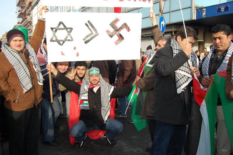 BRÜKSEL'DE ONBİNLER İSRAİL KATLİAMINI PROTESTO ETTİ