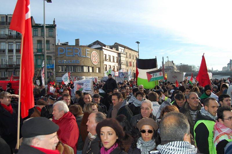 BRÜKSEL'DE ONBİNLER İSRAİL KATLİAMINI PROTESTO ETTİ