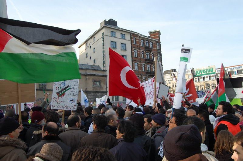 BRÜKSEL'DE ONBİNLER İSRAİL KATLİAMINI PROTESTO ETTİ