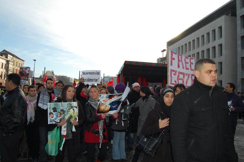 BRÜKSEL'DE ONBİNLER İSRAİL KATLİAMINI PROTESTO ETTİ