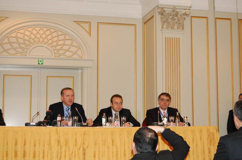 BAŞBAKAN ERDOĞAN SİVİL TOPLUM TEMSİLCİLERİYLE BULUŞTU