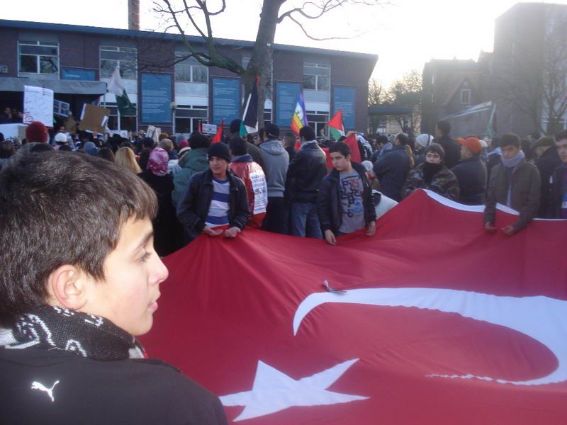 İSRAL GENT'TE DE KINANDI