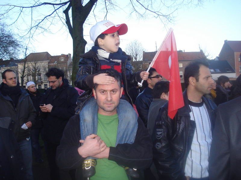 İSRAL GENT'TE DE KINANDI