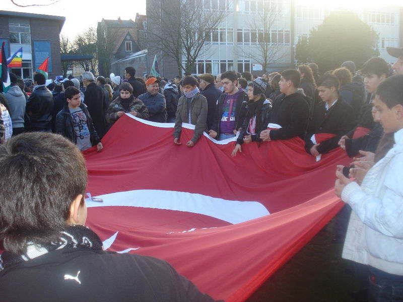 İSRAL GENT'TE DE KINANDI