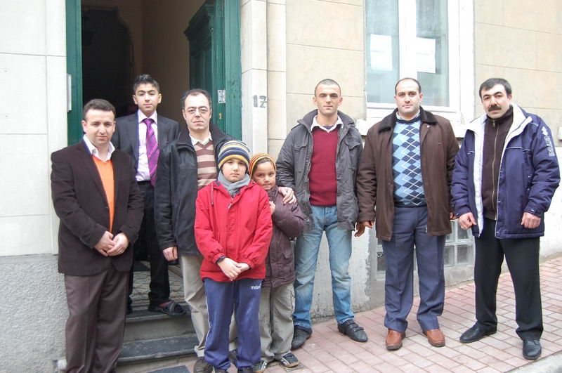 EYYÜP MUTLULUĞUNU AİLE DOSTLARIYLA PAYLAŞTI