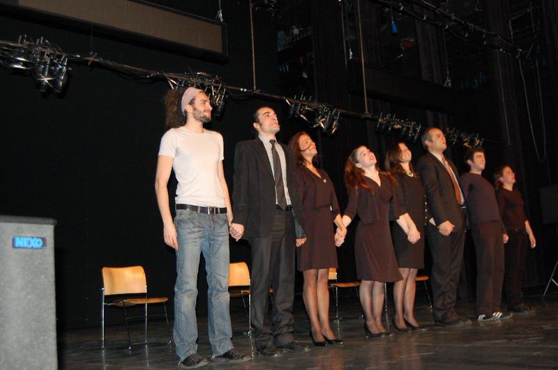 'KARANLIK KORKUSU' AYAKTA ALKIŞLANDI