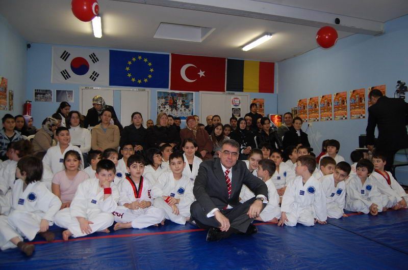 BİAF TÖRENLE AÇILDI