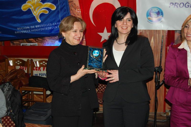 BELÇİKADAKİ ÖNCÜ KADINLARIMIZ BÜYÜK BEĞENİ TOPLADI