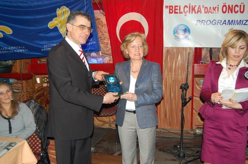BELÇİKADAKİ ÖNCÜ KADINLARIMIZ BÜYÜK BEĞENİ TOPLADI