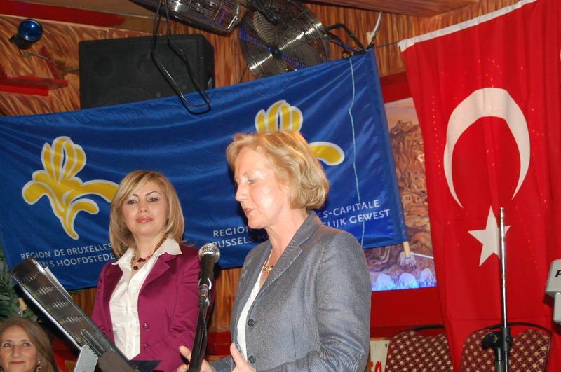 BELÇİKADAKİ ÖNCÜ KADINLARIMIZ BÜYÜK BEĞENİ TOPLADI