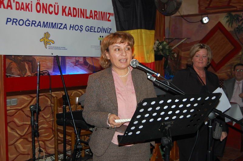 BELÇİKADAKİ ÖNCÜ KADINLARIMIZ BÜYÜK BEĞENİ TOPLADI