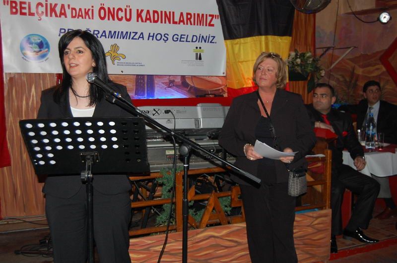 BELÇİKADAKİ ÖNCÜ KADINLARIMIZ BÜYÜK BEĞENİ TOPLADI