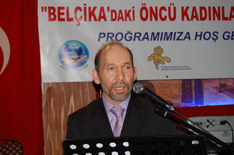 BELÇİKADAKİ ÖNCÜ KADINLARIMIZ BÜYÜK BEĞENİ TOPLADI