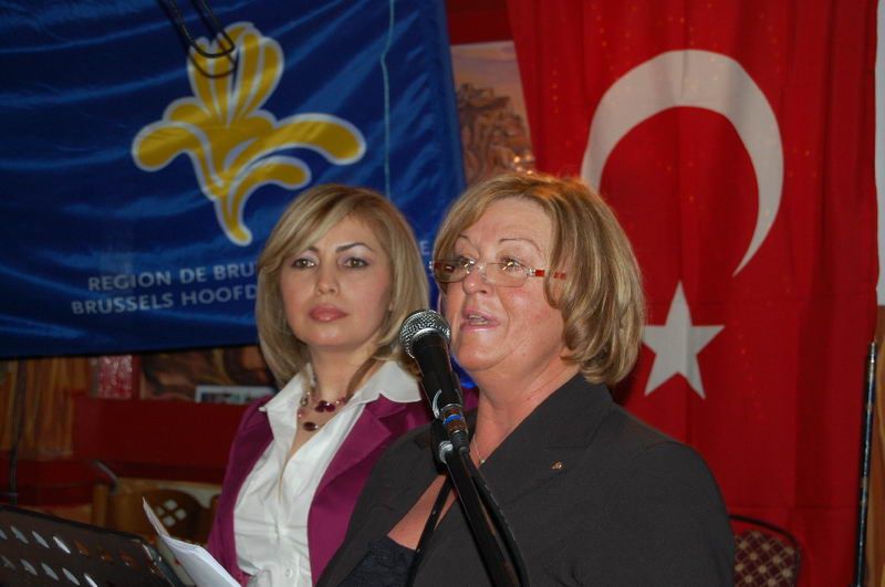 BELÇİKADAKİ ÖNCÜ KADINLARIMIZ BÜYÜK BEĞENİ TOPLADI