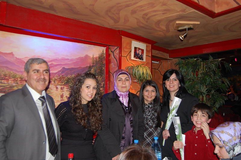 BELÇİKADAKİ ÖNCÜ KADINLARIMIZ BÜYÜK BEĞENİ TOPLADI