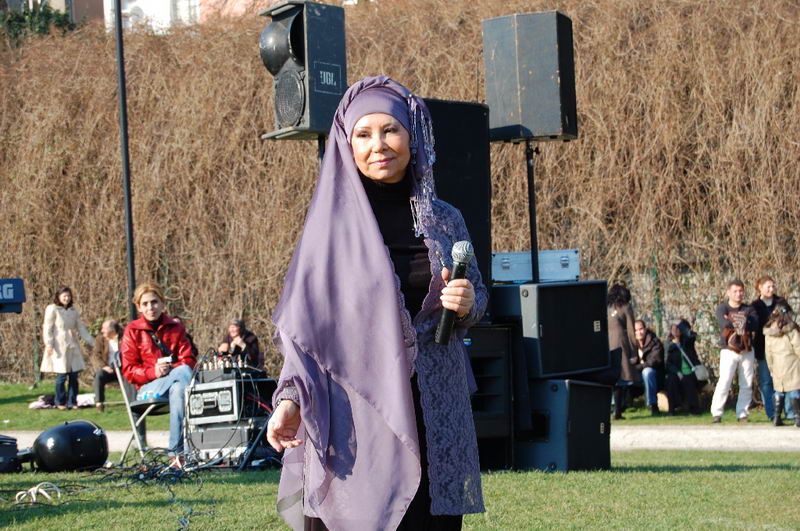 BRÜKSEL’DE NEVRUZ TÜRKÜLERLE KUTLANDI