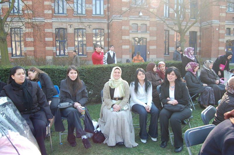 BRÜKSEL’DE NEVRUZ TÜRKÜLERLE KUTLANDI