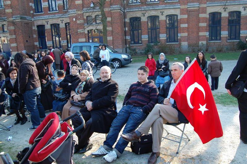 BRÜKSEL’DE NEVRUZ TÜRKÜLERLE KUTLANDI