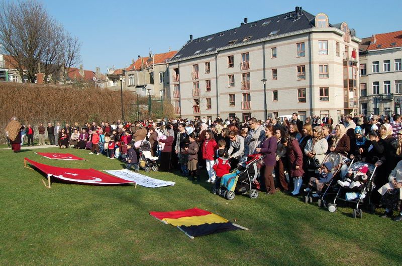 BRÜKSEL’DE NEVRUZ TÜRKÜLERLE KUTLANDI