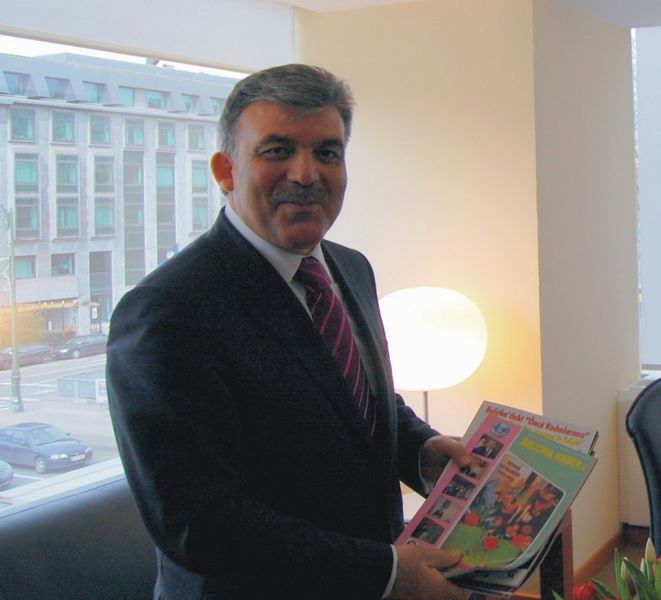 DERGİMİZİ CUMHURBAŞKANI GÜL’E TAKDİM ETTİK