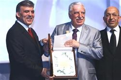 Gül Hocası Nevzat Yalçıntaş'a 'Hocaların Hocası' Nişanını Takdim Etti