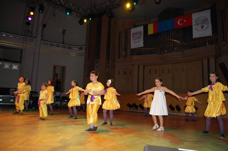 23 NİSAN BRÜKSEL’DE COŞKUYLA KUTLANDI