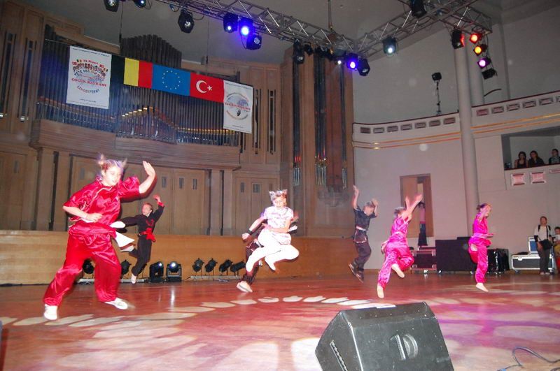 23 NİSAN BRÜKSEL’DE COŞKUYLA KUTLANDI
