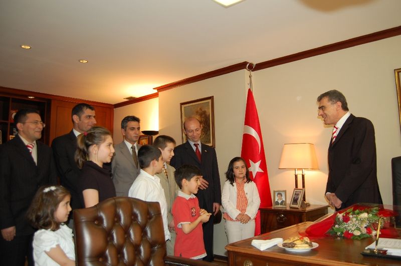 23 Nisan çocukları koltukları devraldı..