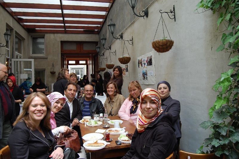 BELÇİKA TÜRK KADINLAR DERNEĞİ KERMESİ GÖZ DOLDURDU