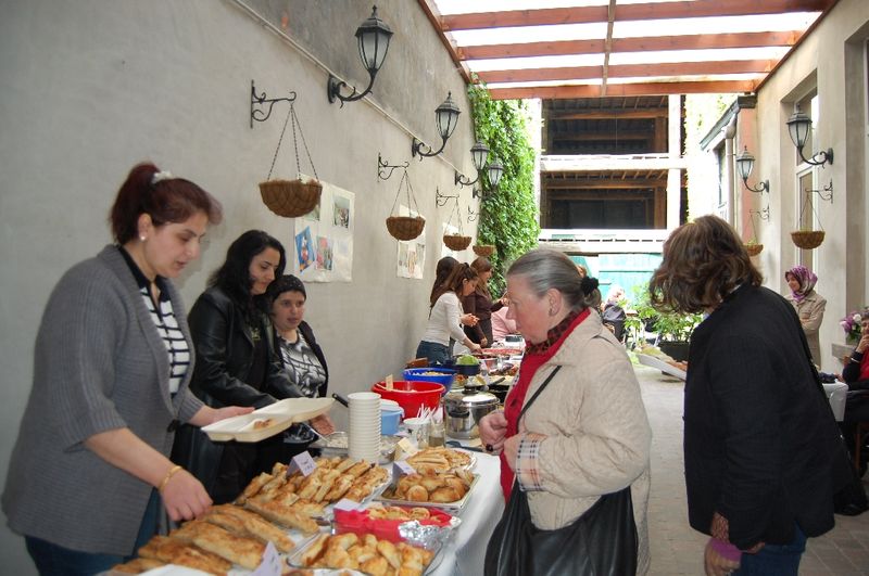 BELÇİKA TÜRK KADINLAR DERNEĞİ KERMESİ GÖZ DOLDURDU